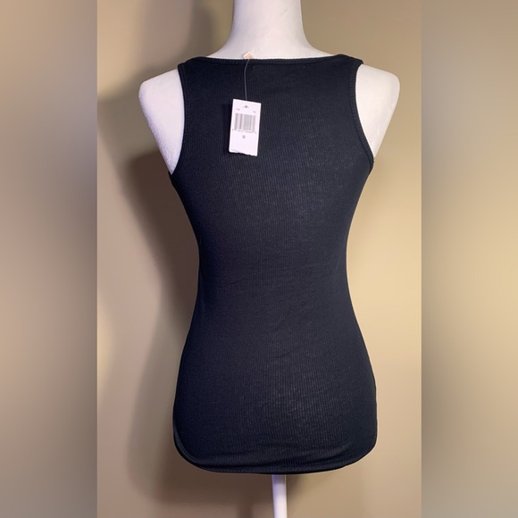 🛍🛍 BOGO!!! 🛍🛍 2 Tanks: Probably Ladies’ XS/S, Juniors’ M? - Picture 2 of 9